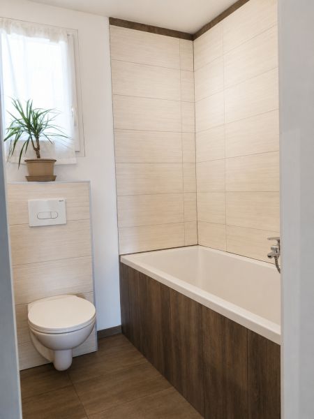 Modernes Badezimmer
